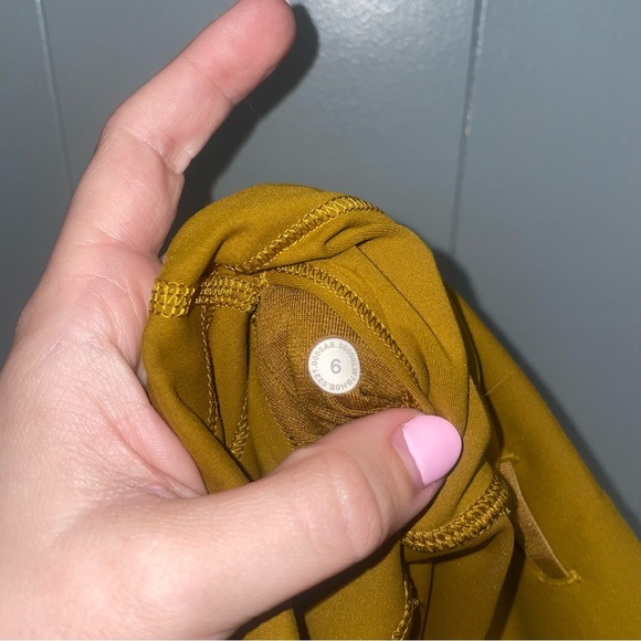 Lululemon Wunder Train High Rise Shorts 8" Gold Spice Size 6 - Picture 8 of 9